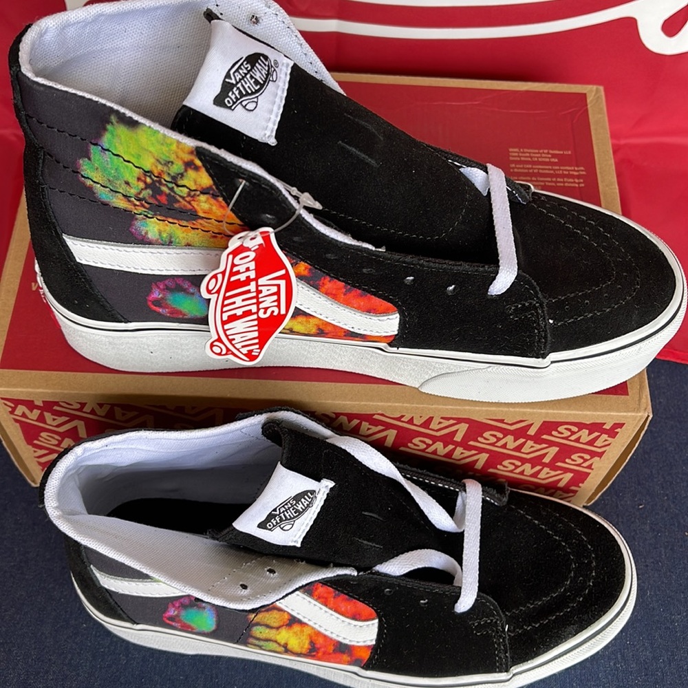 Vans Sk8-Hi Tapered
Paradoxical Black/Multi
VNOA5JMKBML
Men’s Platforms - Picture 5 of 16